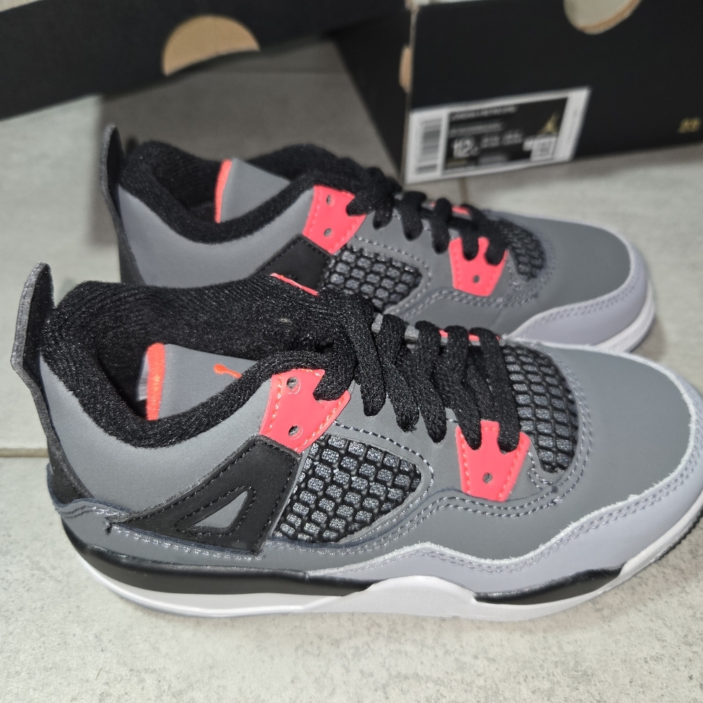 Jordan 4 Retro - Picture 2 of 9